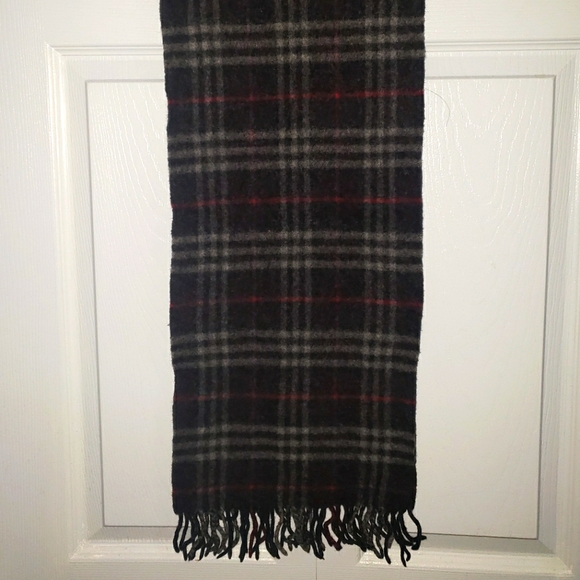 BURBERRY VINTAGE AUTH. NECK SCARF 11X56 INCHES - Picture 9 of 13